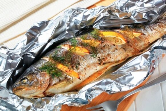 Sledite dieti Maggi s pečeno ribo v foliji za večerjo