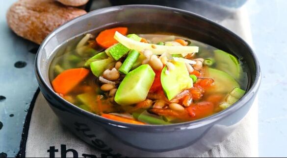Zelenjavna juha - enostavna prva jed na dietnem meniju Maggi